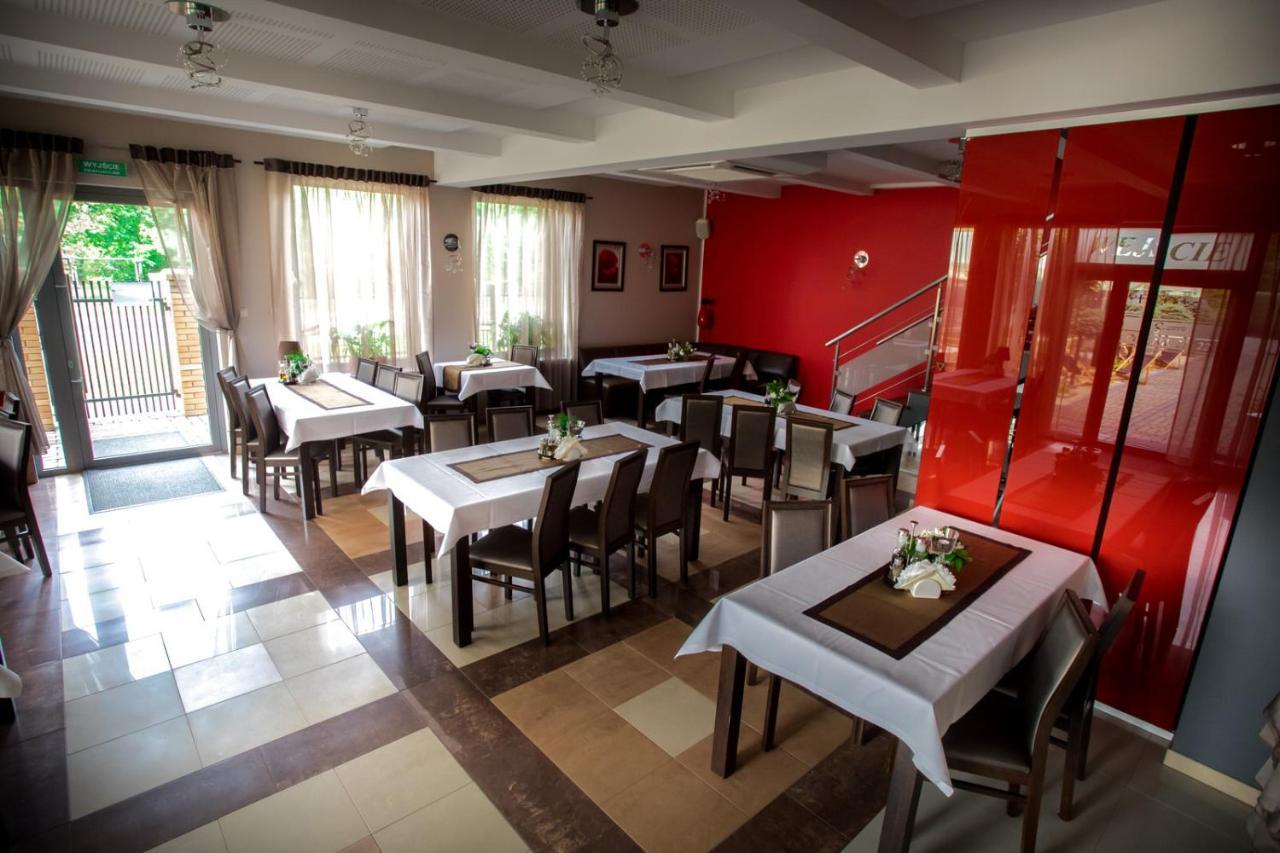 Restauracja Sonata Bed & Breakfast Zwierzyniec Ngoại thất bức ảnh