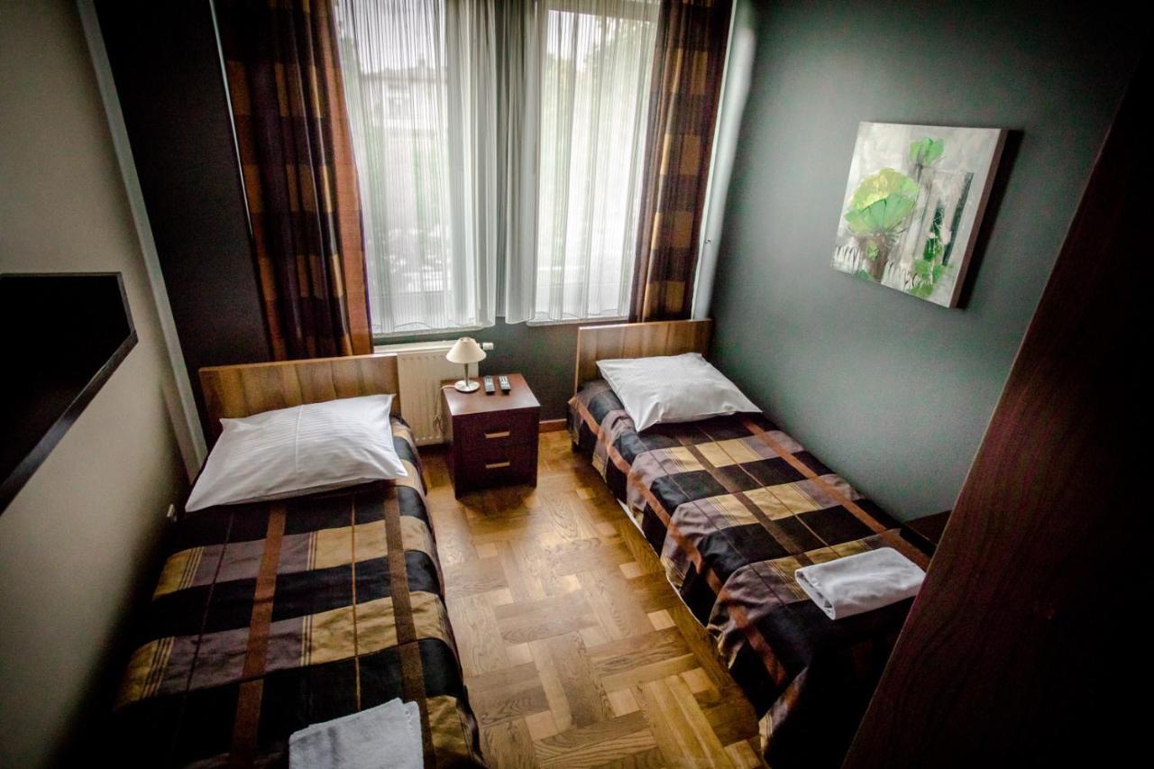 Restauracja Sonata Bed & Breakfast Zwierzyniec Ngoại thất bức ảnh