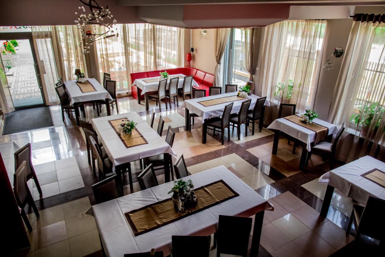 Restauracja Sonata Bed & Breakfast Zwierzyniec Ngoại thất bức ảnh