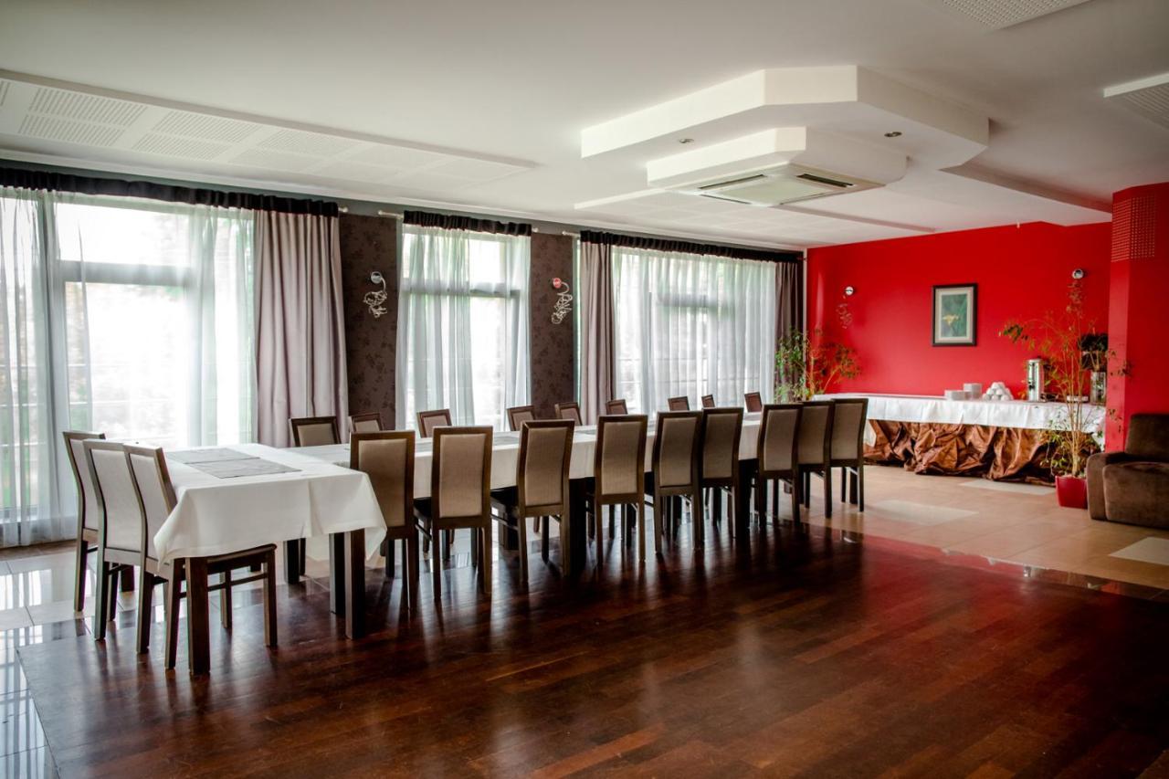 Restauracja Sonata Bed & Breakfast Zwierzyniec Ngoại thất bức ảnh