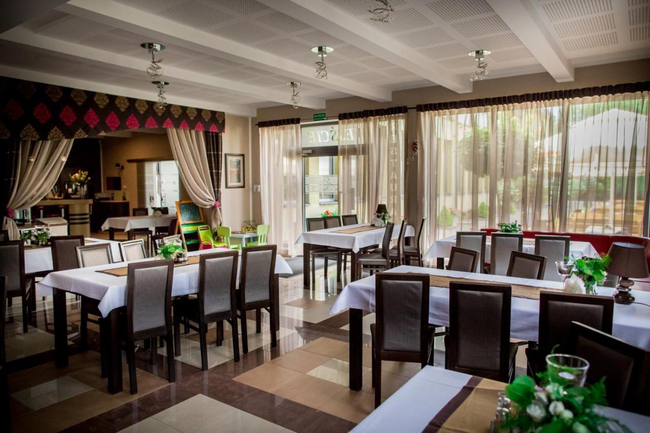 Restauracja Sonata Bed & Breakfast Zwierzyniec Ngoại thất bức ảnh